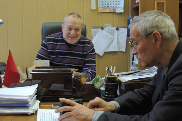 Фото 5. Директор «МАГРАТЕП» Олег Морозов и в своем кабинете нарасхват.