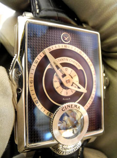 Наручные часы Cinema — первые в мире механические часы, показывающие кино.