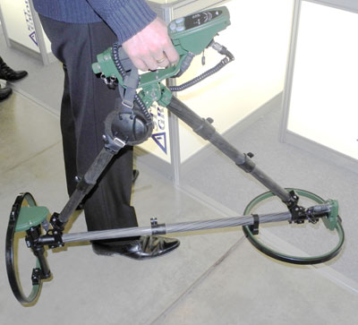 Разберется в останках взрывного устройства.