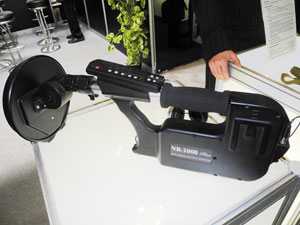 Разберется в останках взрывного устройства.